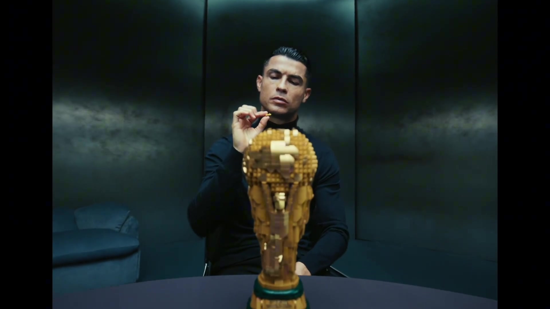 乐鱼官网-世纪广告！社媒发帖广告费：C罗343万刀 梅西259万 姆巴佩85.2万